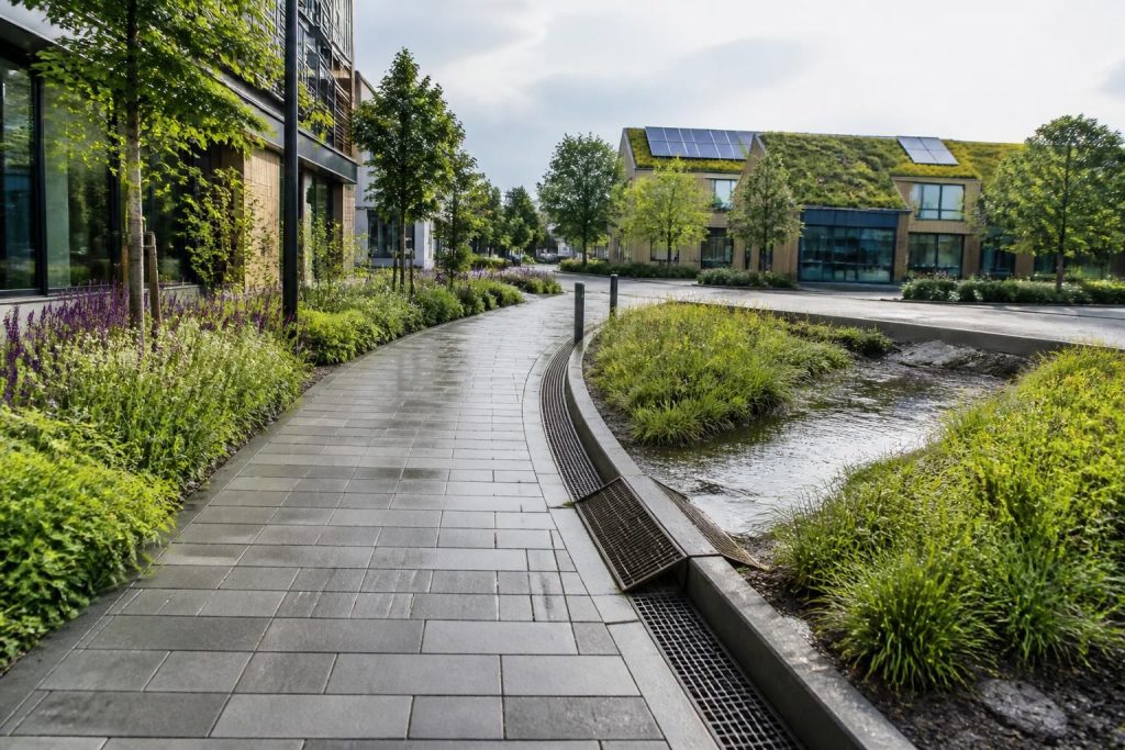 découvrez comment le rampannage peut optimiser la gestion des eaux pluviales en améliorant le drainage et en prévenant les inondations, pour un environnement plus durable.