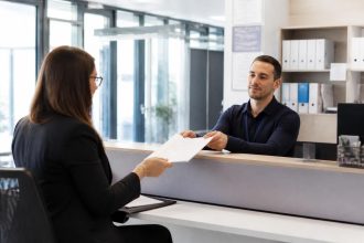 découvrez ce qu'est un état hypothécaire et apprenez comment l'obtenir facilement auprès des services des impôts pour vos démarches immobilières.